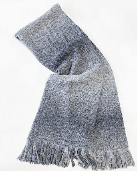 Alma & Lovis Alma & Lovis Strickschal im Colorchange aus Alpaka-Woll-Mix | Degrade Scarf, Dolphin (grau), – Produktbild 1 von 4
