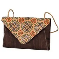 Kork-Deko Kork-Deko Kleine braune Kork-Clutch – vegan, mit Magnetverschluss & Reißfachtasche – Produktbild 1 von 1