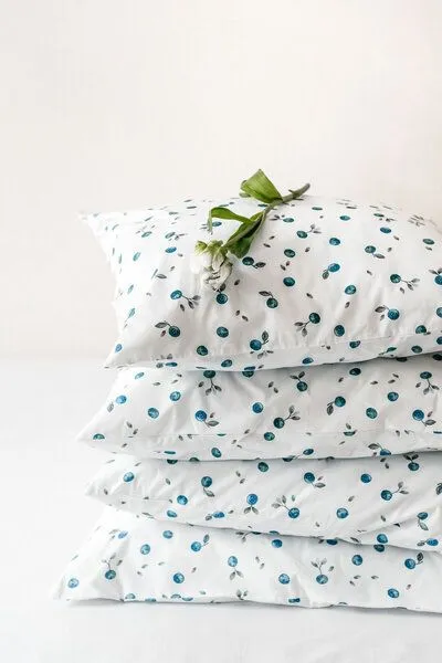 Lesen - Design-Bettwäsche Lesen - Design-Bettwäsche Nachhaltiges Doppelbettwäsche-Set aus 100% Pima Baumwollsatin - Wildheidelbeeren – Produktbild 3 von 4