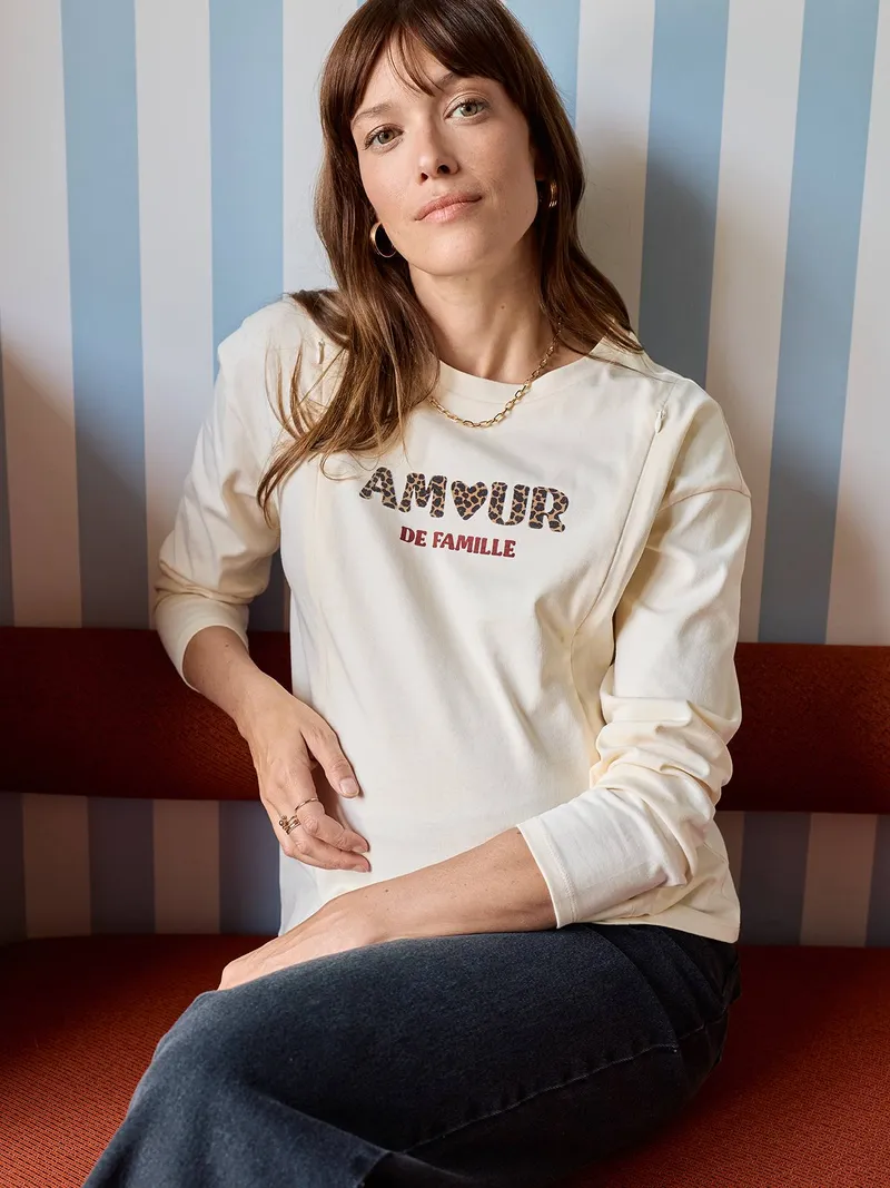 Vertbaudet Vertbaudet Umstandsshirt mit Leomotiv AMOUR DE FAMILLE und Stillöffnungen, Wollweiß, – Produktbild 1 von 4