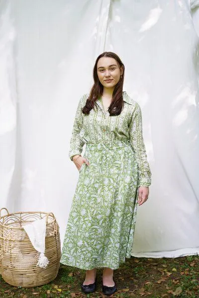 Haus of Namaste Haus of Namaste Weiße und grüne Bluse aus Bio-Baumwolle | Handgeblockte Unisex-Bluse. – Produktbild 3 von 4