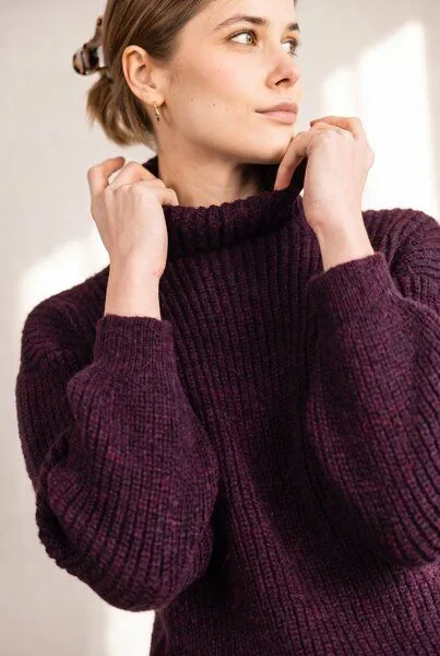 Jyoti - Fair Works Jyoti - Fair Works Baby-Alpaka Turtleneck Strickpullover Sabeti, Brombeer, – Produktbild 1 von 4
