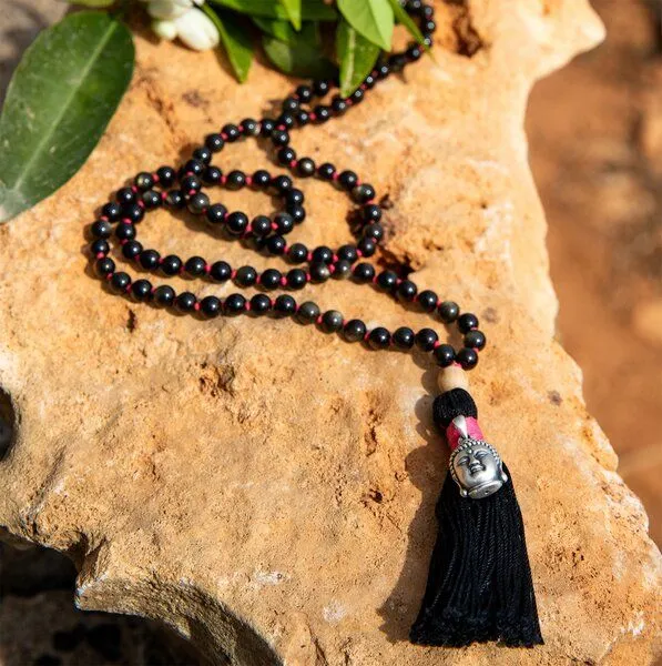 Divasya Divasya Mala Kette "Protection"| geknotet aus schwarzen Obsidian-Perlen | Buddha-Anhänger aus Sterling Silber – Produktbild 2 von 3