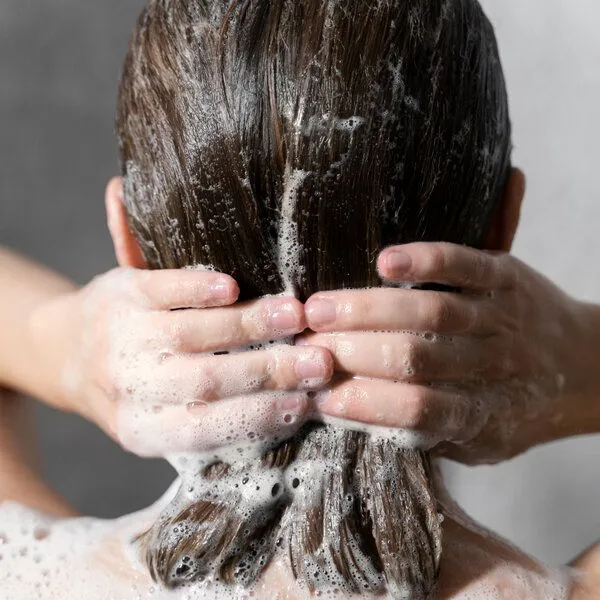Zero Skin Zero Skin Keratin Volumen Shampoo - 390 ml - mit hydrolysiertem Keratin, Koffein & Rosmarinöl – mehr Volumen, Spannkraft & Glanz für feines Haar – vegan & nachhaltig produziert – Produktbild 2 von 4