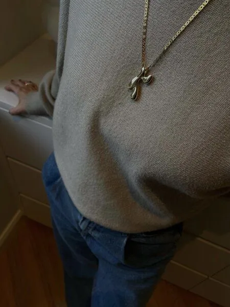 noemvri fashion label noemvri fashion label Kettenanhänger Carrie, Gold, – Produktbild 2 von 4