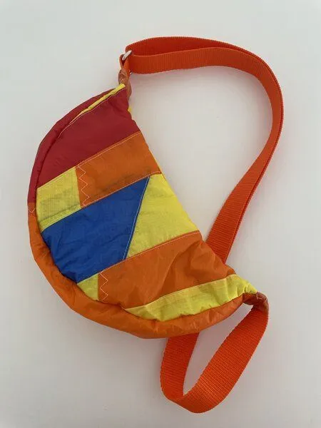 Skrabak Skrabak Upcycling-Bauchtasche aus Segeltuch (handgefertigte Unikate), Orange-gelb-rot-blau, – Produktbild 1 von 4