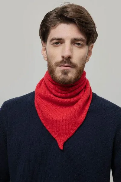Rifò - Circular Fashion Made in Italy Rifò - Circular Fashion Made in Italy gestricktes Bandana/ Dreieckstuch Masha aus Recycelter Kaschmirwolle, Rot, – Produktbild 2 von 4