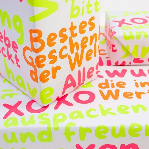 Bow & Hummingbird Bow & Hummingbird Geschenkpapier "Mit Liebe verpackt" aus Recyclingpapier – Produktbild 5 von 8