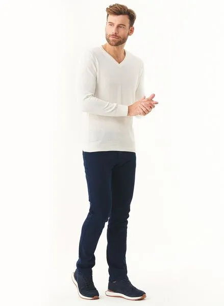 ORGANICATION ORGANICATION Pullover aus Bio-Baumwolle mit V-Ausschnitt, Off white, – Produktbild 2 von 3