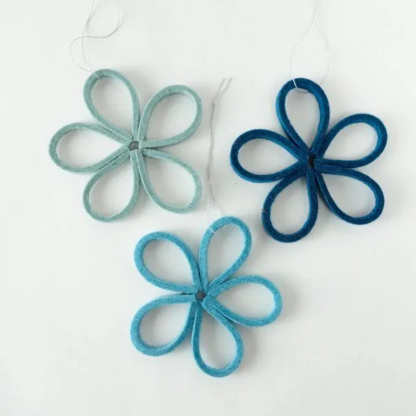 matilda k. manufaktur matilda k. manufaktur minimalistische zarte Filzblüten 'flora' – zeitlose Dekoration in vielen wunderschönen Farben, Türkis | blautöne, – Produktbild 1 von 4