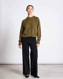 JAN N JUNE JAN 'N JUNE Damen vegan Strickjacke Relaxed Crewneck Sivia Woody Olive – Produktbild 1 von 1