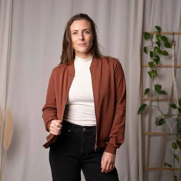Vresh Clothing Vresh Clothing Velia - Zip Weste aus Biobaumwolle, Zimt, – Produktbild 2 von 6