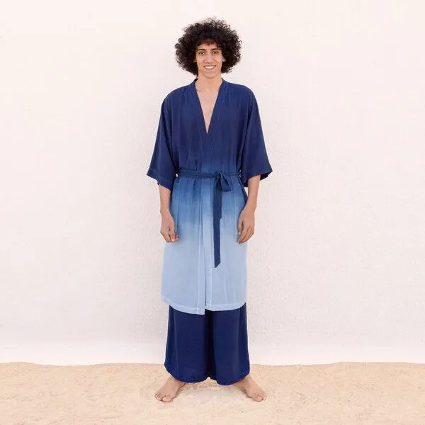 Jaya SATYA - JAYA-UNIQUE Serie - Damen - Kimono aus Ecovero, handgefärbt in Tie-Dye oder Farbverlauf in Bali, Lightindigo, – Produktbild 1 von 2