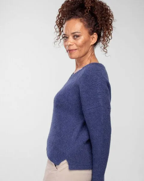 Alma & Lovis Alma & Lovis Pullover im Alpaka-Material-Mix | Suri V-Neck, Blue (blau), – Produktbild 4 von 4