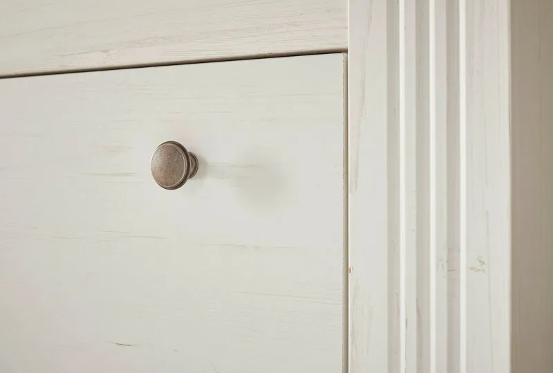 OTTO home Sitzbank Westminster, Schuhbank mit Sitzkissen, Garderobenbank im Landhausstil, Metallgriffe, in 2 Farben erhältlich, Platz für 8 Schuhe, 92 cm breit, Weiß, – Produktbild 5 von 5