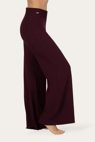 Urban Goddess Urban Goddess Weite Yogahose Flow mit Bambus viskose, Fig (lila), – Produktbild 3 von 4