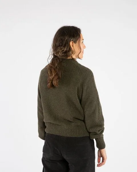 MATONA Matona Strickpullover mit Zopfmuster für Frauen aus Bio-Baumwolle und Lammwolle / Cable Knit Sweater, Olive, – Produktbild 2 von 4