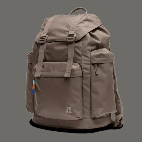 GOT BAG GOT BAG Flap Pack LARGE Rucksack mit Laptopfach aus RE:PET, Braun (oyster), – Produktbild 3 von 4