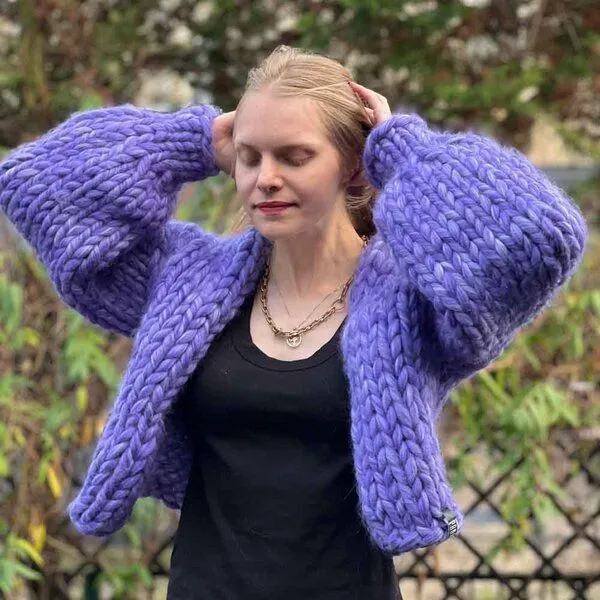 PANAPUFA PANAPUFA Strickjacke aus dicker Wolle, Violett, – Produktbild 1 von 5