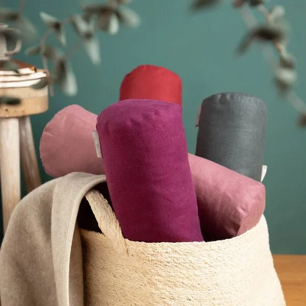 nahtur-design nahtur-design Nackenrolle mit Bezug aus 100% Leinen und Füllung mit Merinowolle oder Dinkelspelz, Violett, – Produktbild 3 von 4