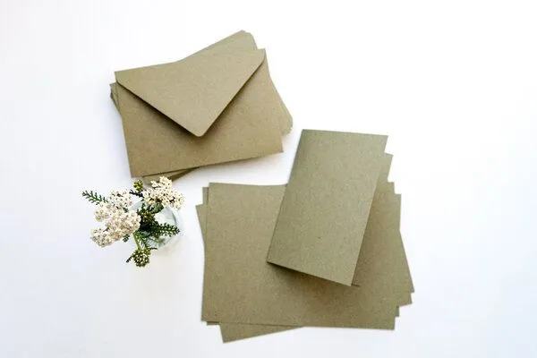 STUDIO KARAMELO STUDIO KARAMELO Kartenset aus Recycling Kraftpapier, Grau-grün, – Produktbild 1 von 4