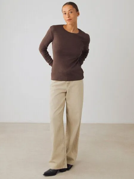 Honest Basics Honest Basics Damen Geripptes Langarmshirt aus Bio- und recycelter Baumwolle, Schoko, – Produktbild 4 von 4