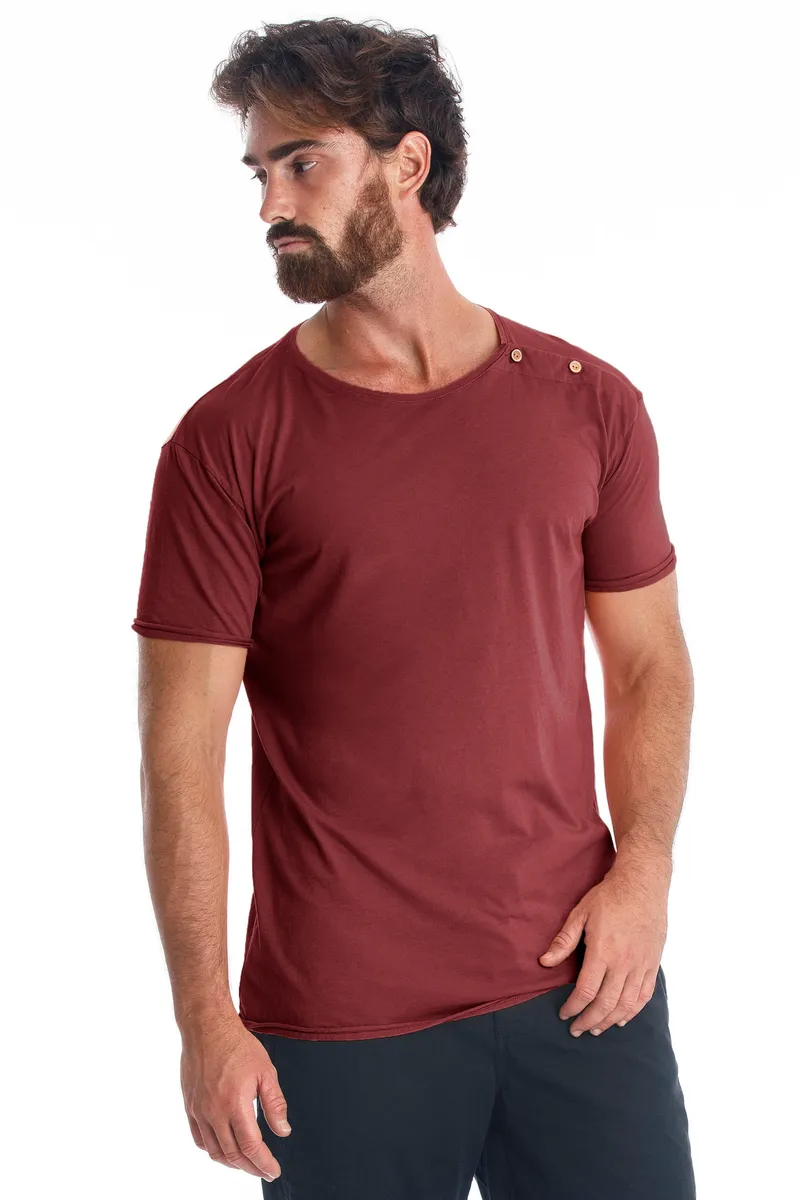 RAVENS VIEW IBIZA RAVENS VIEW IBIZA Herren vegan Tee Egan Knopf Dunkel Granat, Dunkelrot, – Produktbild 1 von 1
