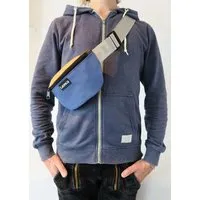 Leonca Leonca Upcycling Hip Bag aus Turnmatte & Leder in 3 Größen – Produktbild 1 von 1