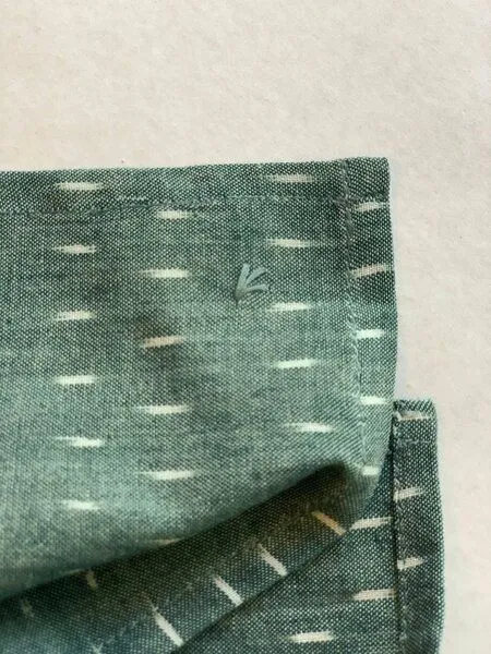 Jyoti - Fair Works Jyoti - Fair Works Bio-Baumwoll Bandana Dupatti, Ikat-salbei, – Produktbild 4 von 4