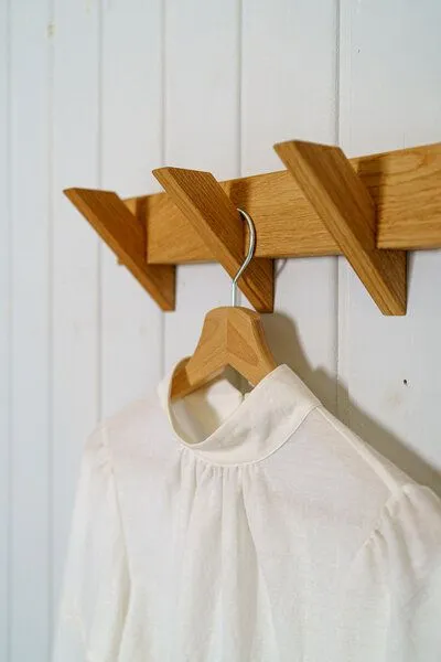 kleiderleiter_de kleiderleiter_de Garderobe, Garderobenleiste ANDA aus massiver Eiche mit 5 /8 Haken in 60 oder 100 cm – Produktbild 1 von 3