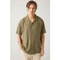 KnowledgeCotton Apparel KnowledgeCotton Apparel Herren vegan Kurzarmhemd Moss Relaxed Burned Olive – Produktbild 1 von 1