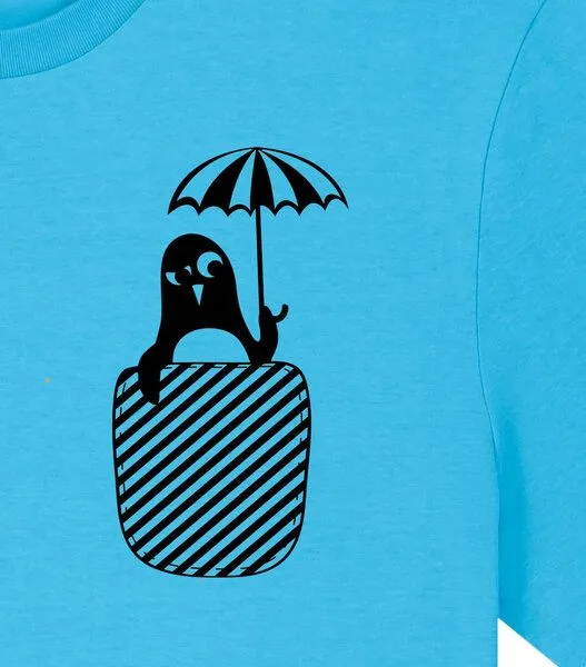 päfjes päfjes Pinguin Paul in Brusttasche mit Schirm - Fair Wear Männer Bio T-Shirt, Blau, – Produktbild 3 von 4