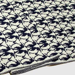 LANARTO slow fashion LANARTO slow fashion Schal Muster 'Pinguin' zweifarbig gestrickt aus Merinowolle – Produktbild 1 von 1