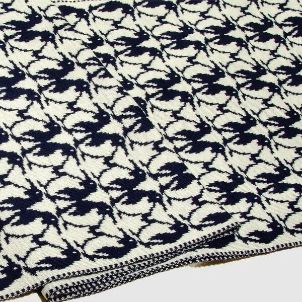 LANARTO slow fashion LANARTO slow fashion Schal Muster 'Pinguin' zweifarbig gestrickt aus Merinowolle, Blau, – Produktbild 1 von 2