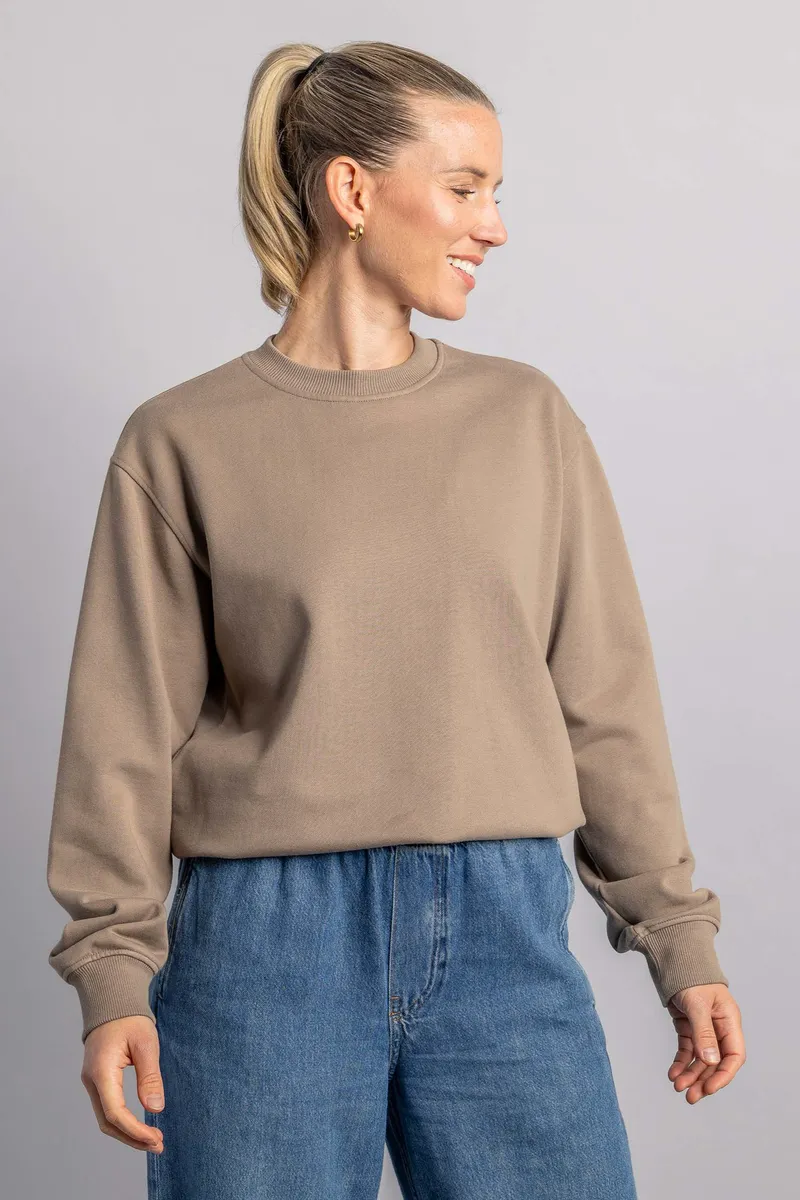 DIRTS DIRTS Herren vegan Sweatshirt Classic Mit Rundhalsausschnitt In Walnuss, Braun, – Produktbild 2 von 2