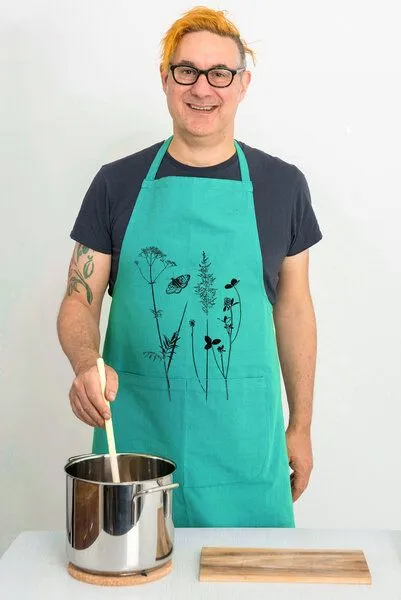 Hirschkind Hirschkind Bio-Kochschürze handgewebt Fair-Trade "Schmetterlingswiese" türkis – Produktbild 1 von 3