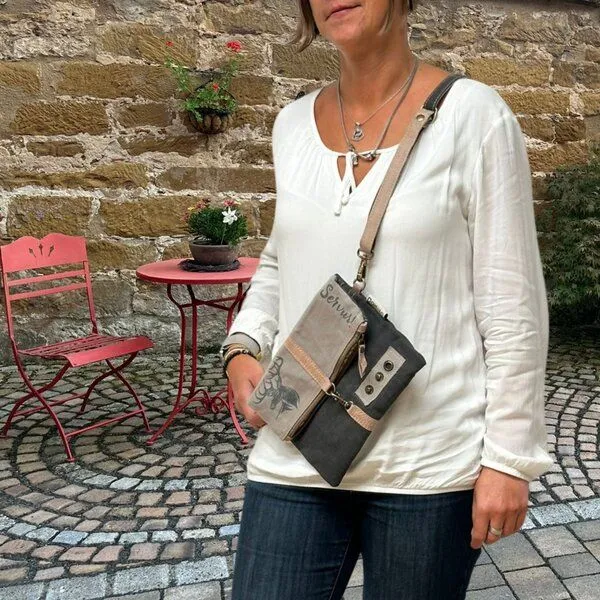 Domelo Domelo Trachtentasche Canvas Umhängetasche mit Reh Trachten Motiv kleine Damentasche – Produktbild 2 von 4