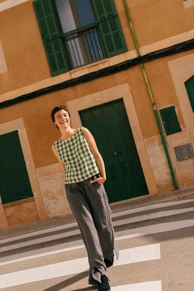 AmourLinen AmourLinen Klassisches ärmelloses Leinentop Lucia, Grünes gingham, – Produktbild 2 von 4