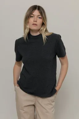 Rifò - Circular Fashion Made in Italy Rifò - Circular Fashion Made in Italy Carlotta Kurzarm-Pulllover aus recykelter und Bio-Baumwolle – Produktbild 1 von 1