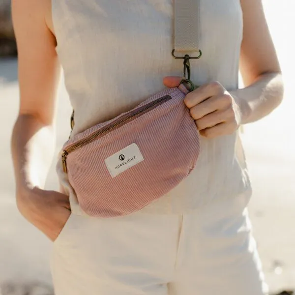 NORDLICHT NORDLICHT Bauchtasche TOMMA Cord aus Bio-Baumwolle, Rose, – Produktbild 3 von 4