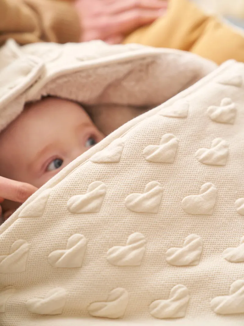 Vertbaudet Warmer Baby Ausfahrsack mit Jacquard-Herzen, Beige, – Produktbild 3 von 4