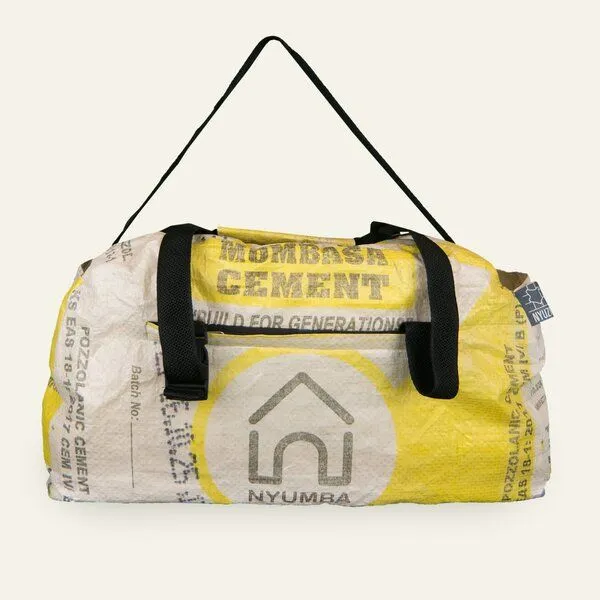 Nyuzi Blackwhite Nyuzi Blackwhite Upcycling Weekender | Sporttasche mit Rucksackfunktion recycelt aus Zementsäcken, Gelb mombasa cement, – Produktbild 1 von 4