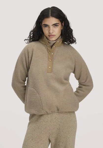 hessnatur hessnatur Wollfleece Troyer Patch Relaxed aus reiner Bio-Merinowolle, Sand, – Produktbild 1 von 4