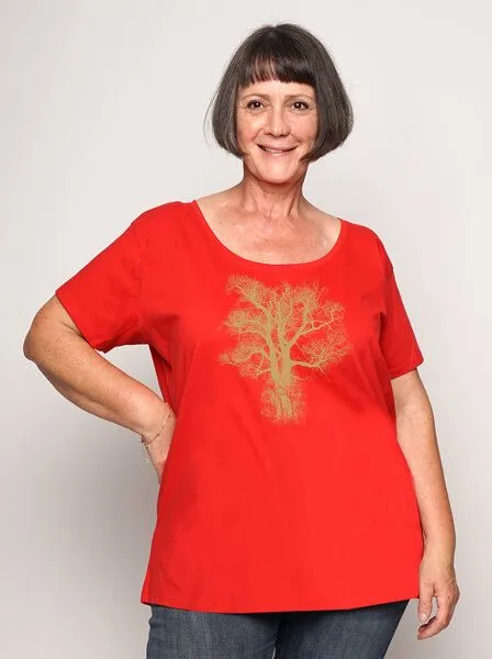 Peaces.bio - handbedruckte Biomode Peaces.bio - handbedruckte Biomode Bio-Damen-Loosefit-T-Shirt Chestnut, Rot, – Produktbild 2 von 3