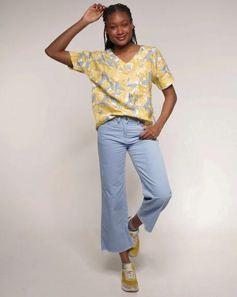 Alma & Lovis Alma & Lovis Allover-Print Blusenshirt aus reinem Leinen | Fruit V-Neck, Sun (gelb-blau), – Produktbild 4 von 4