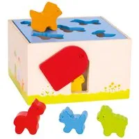 Goki goki Sortierbox und Steckspiel Bauernhof aus Holz, 7-teilig, bunt lackiert Maße 16,5 x 16 x 9,5 cm, Mehrfarbig, – Produktbild 1 von 1