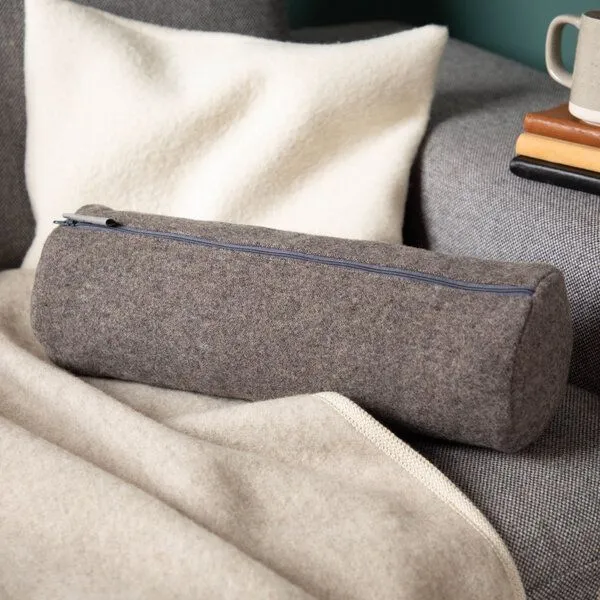 nahtur-design nahtur-design Nackenrolle aus Flauschloden mit Naturfüllung, Braun, – Produktbild 1 von 4