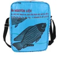 MoreThanHip MoreThanHip Unisex Umhängetasche aus recycelten Zement- oder Tierfuttersäcken - Kosal, Blau - fische, – Produktbild 1 von 1