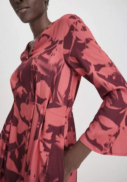 hessnatur hessnatur Print Kleid Midi Relaxed aus reiner LENZING ECOVERO Viskose, Mahagoni, – Produktbild 2 von 4