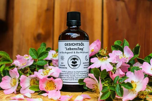 Two Hands BIO Two Hands BIO Gesichtsöl „LebensTag“ mit Bio-Arganöl & Bio-Wildrosenöl – Produktbild 2 von 2